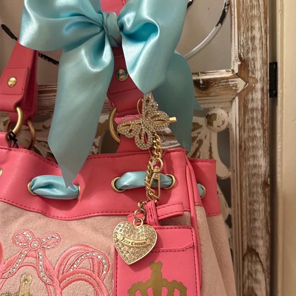 Juicy Couture Pink and Cream Daydreamer embellished with bows and bling🩷 - Picture 3 of 11